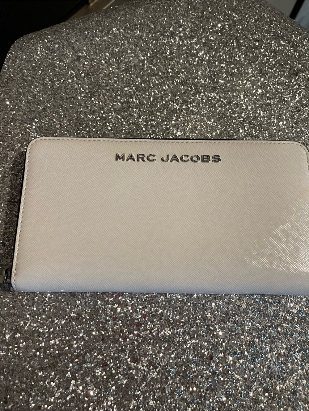 Marc Jacobs Men's Zip-Around Wallet in bright white